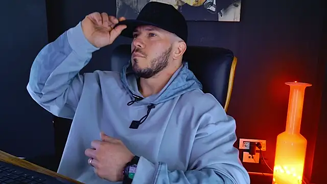 AngeloEric online show from March 19, 2025, 9:06 am