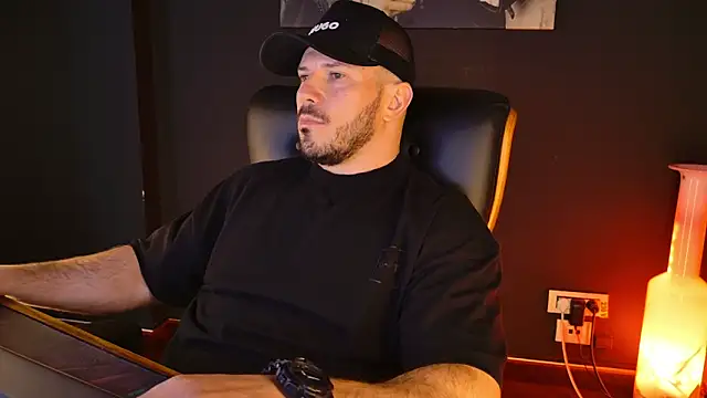 Snapshot of AngeloEric chatting on April 30, 2026, 11:27 am AngeloEric online show from April 30, 2026, 11:27 am