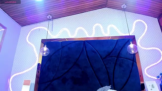 LARISSAEVANS online show from February 11, 2025, 6:11 pm