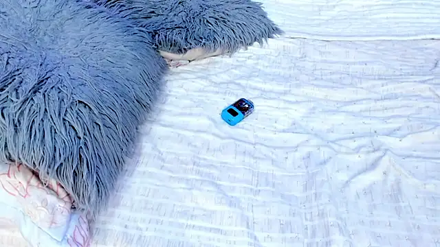 LARISSAEVANS online show from March 6, 2025, 3:24 pm