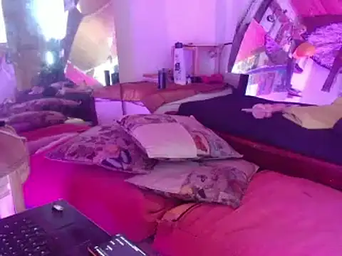 laye19 online show from January 21, 2025, 2:59 pm