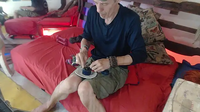 laye19 online show from February 13, 2025, 4:07 pm