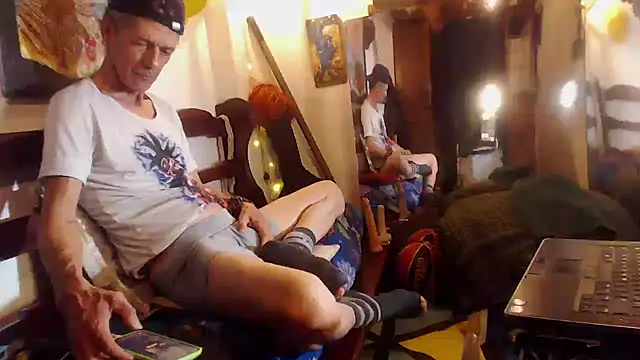 laye19 online show from December 2, 2025, 4:07 am