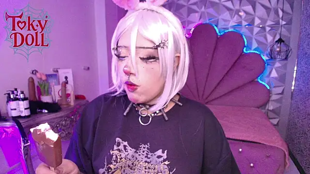 toky doll online show from October 7, 2025, 9:01 pm