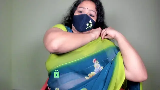 neelu-hoty online show from June 11, 2026, 1:42 pm