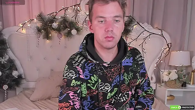 ArthurWhitee online show from December 16, 2025, 8:08 am