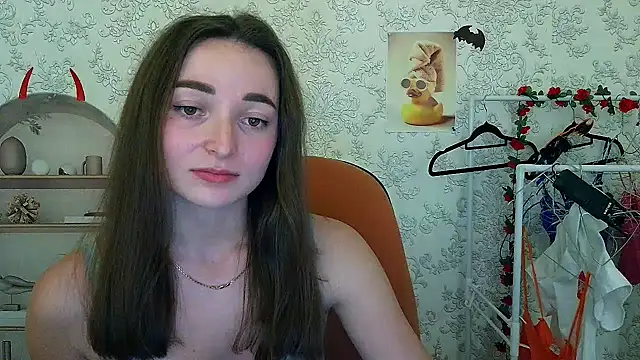  Barbie Kiss  online show from November 1, 2025, 10:45 pm