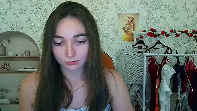  Barbie Kiss  online show from November 9, 2025, 5:33 pm