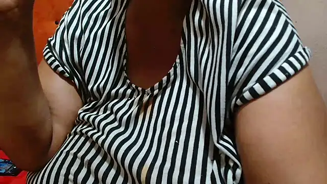 tinagiant online show from October 12, 2025, 5:06 am