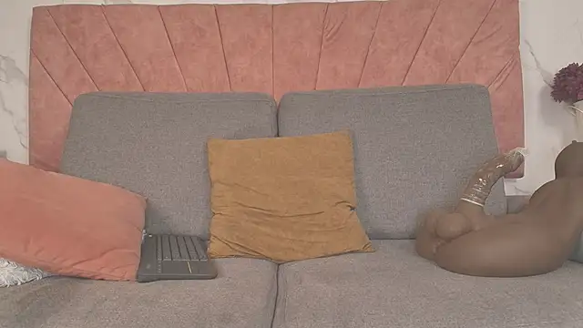 Hanna lens online show from April 28, 2026, 7:30 pm