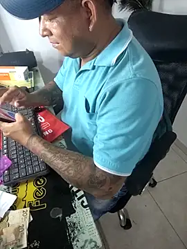 siatodo02 online show from April 16, 2026, 11:51 pm