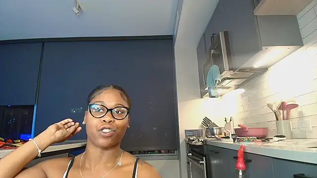 Naomiruty online show from April 8, 2026, 12:43 am