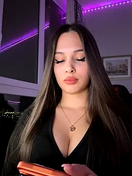 EricaWalls online show from December 13, 2025, 7:53 pm