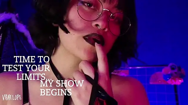 vanelope11 online show from September 17, 2025, 7:37 pm