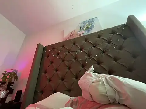 XXXLollipopsJuicy online show from April 29, 2026, 5:11 am