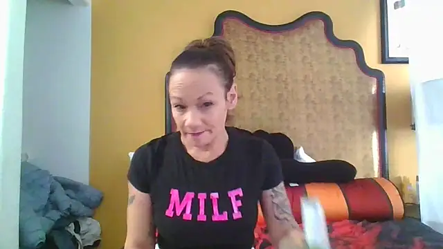 Snapshot of ALLURET4U chatting on December 4, 2024, 8:18 pm ALLURET4U online show from December 4, 2024, 8:18 pm
