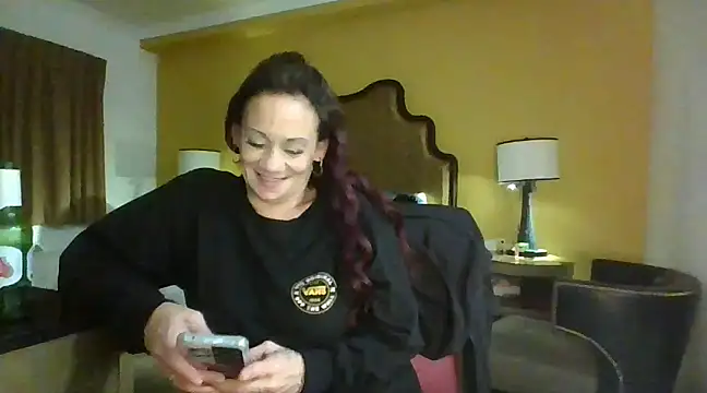 Snapshot of ALLURET4U chatting on December 20, 2024, 5:57 am ALLURET4U online show from December 20, 2024, 5:57 am