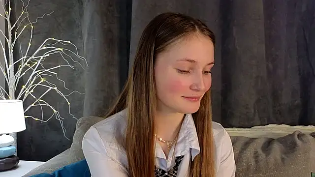 MonaEldon online show from December 11, 2024, 4:39 am