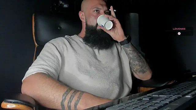 axxelrich  online show from September 13, 2025, 5:35 pm