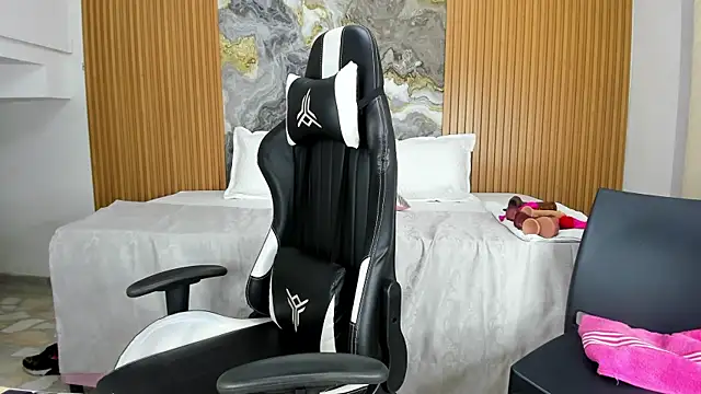 Danna topless online show from January 31, 2025, 3:33 pm