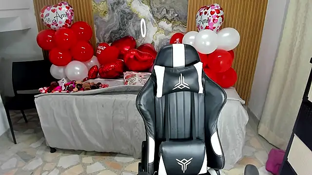 Danna topless online show from February 19, 2025, 12:00 pm