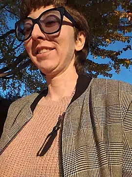 lovelylucyy online show from December 19, 2025, 10:50 pm