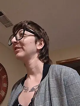 lovelylucyy online show from December 21, 2025, 7:54 pm