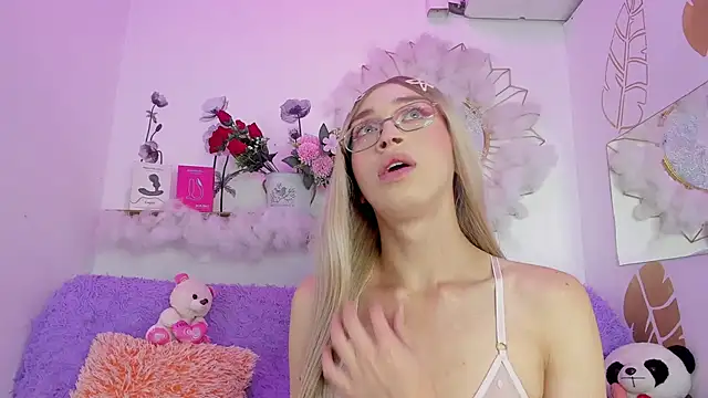 Ariadna Evangeline online show from April 21, 2026, 6:31 am