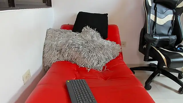 julian wallace online show from April 9, 2026, 6:24 pm