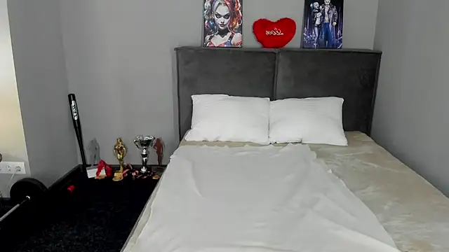 MuscleXXXBarbie online show from April 22, 2026, 9:01 am