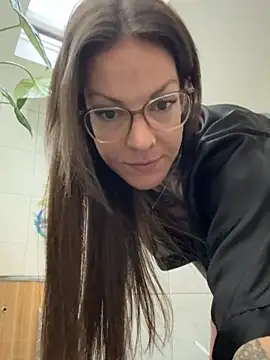 BrownieyQueen online show from November 6, 2025, 6:25 am