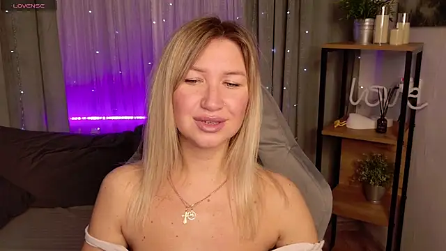 MilaBott online show from October 12, 2025, 8:19 pm