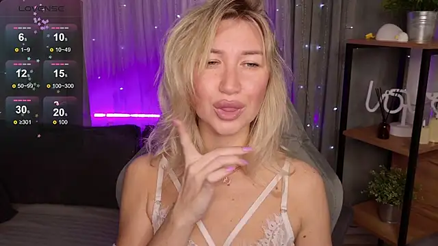 MilaBott online show from November 7, 2025, 8:20 pm