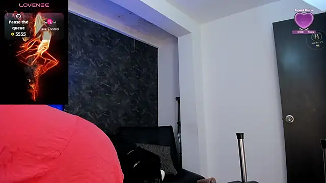 Bella Evans  online show from November 6, 2025, 7:04 pm