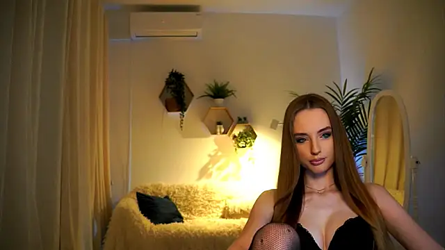 petitegonwiild online show from December 13, 2024, 10:41 am