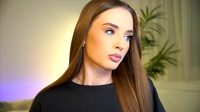 petitegonwiild online show from September 18, 2025, 8:33 pm