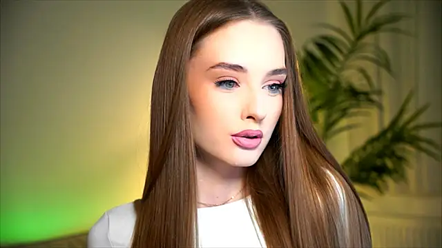 petitegonwiild online show from October 26, 2025, 7:20 pm