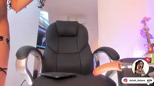 Juliett Adams  online show from October 18, 2025, 1:08 am