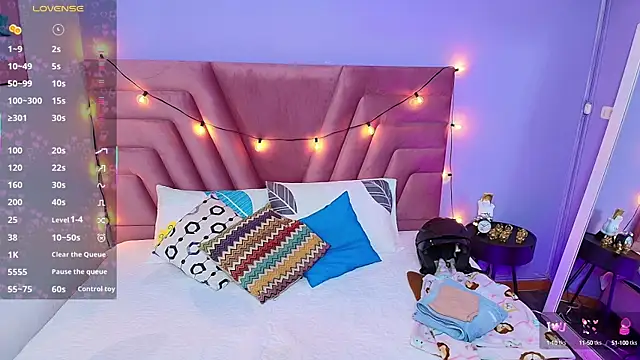 Beautifulskinny18 online show from February 13, 2025, 8:03 pm