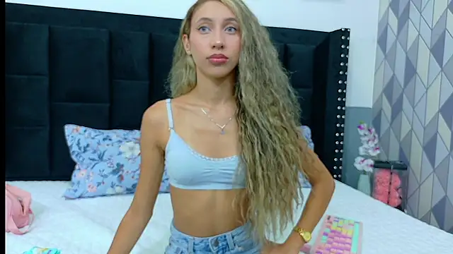 Beautifulskinny18 online show from April 17, 2026, 4:54 pm