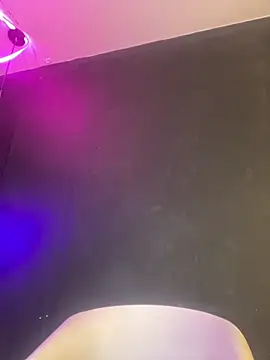 TIFFANYYSTAR online show from September 17, 2025, 1:57 pm