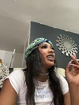 TIFFANYYSTAR online show from November 10, 2025, 2:49 pm