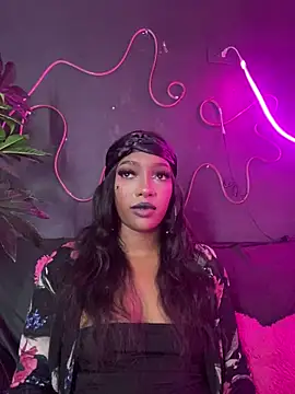 TIFFANYYSTAR online show from November 13, 2025, 3:33 pm