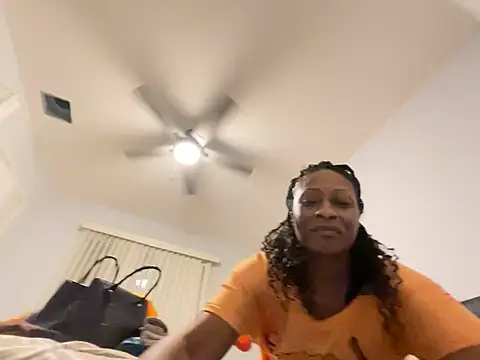 wynterheat online show from February 19, 2025, 2:33 am