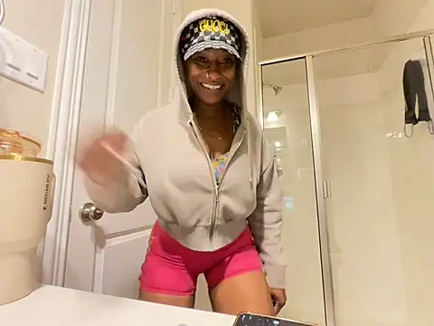 Snapshot of wynterheat chatting on July 16, 2026, 4:57 pm wynterheat online show from July 16, 2026, 4:57 pm