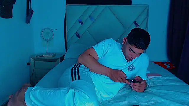 Rich boy01 online show from February 17, 2025, 3:25 am