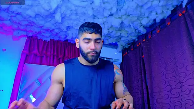 Snapshot of Rich_boy01 chatting on May 19, 2026, 1:33 am Rich boy01 online show from May 19, 2026, 1:33 am