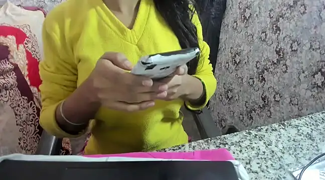 aarjulove online show from January 8, 2025, 8:27 am