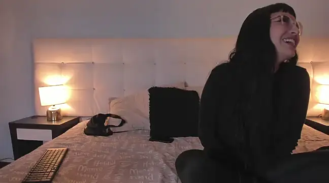 Zowi Hottiee online show from February 1, 2025, 3:08 am