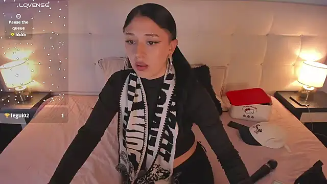 Zowi Hottiee online show from February 5, 2025, 5:20 am